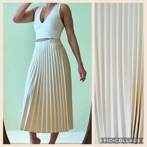 Simply Retro Tan Pleated Midi A-line Skirt